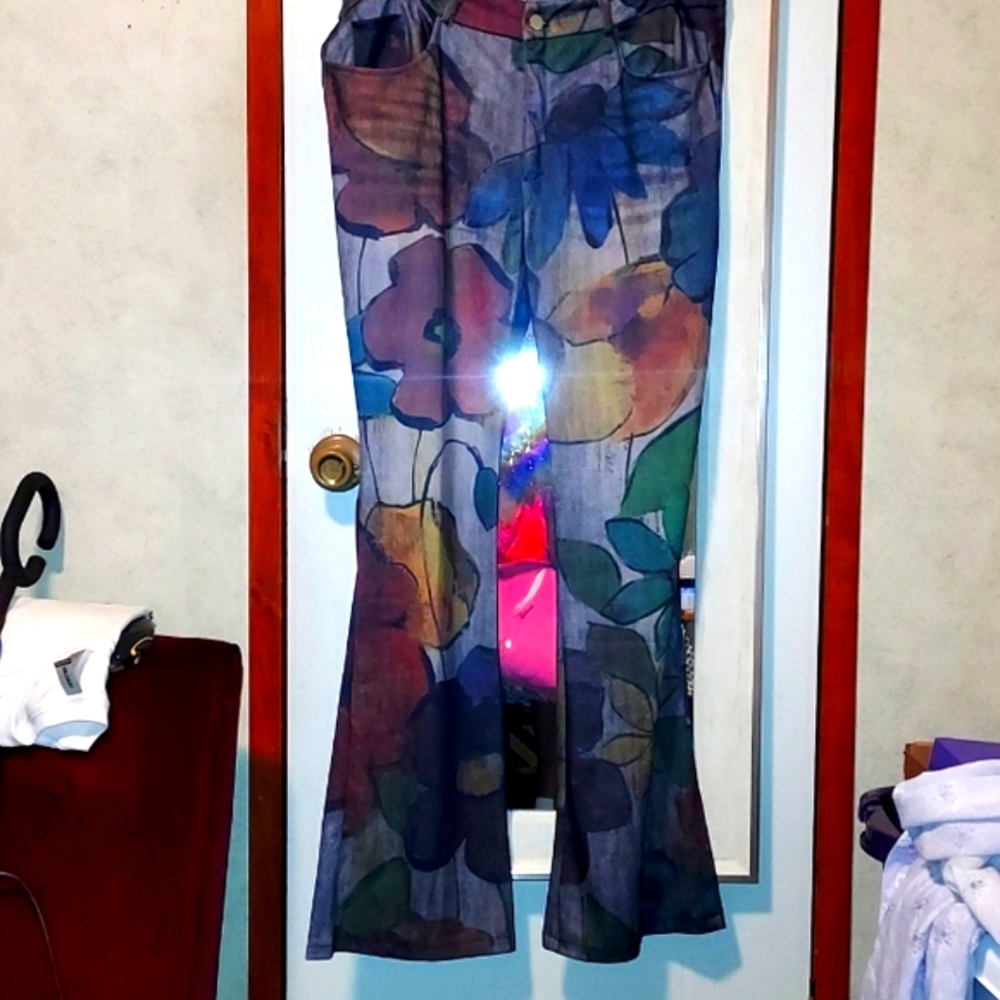 A beautiful pair of flowered pants, fits more like a 14W.